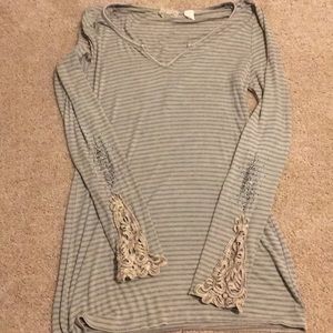 Gimmicks by BKE grey striped long sleeve